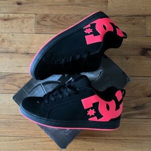 DCSHOECOUSA Court Graffik Black and Pink Logo Sneakers, 11